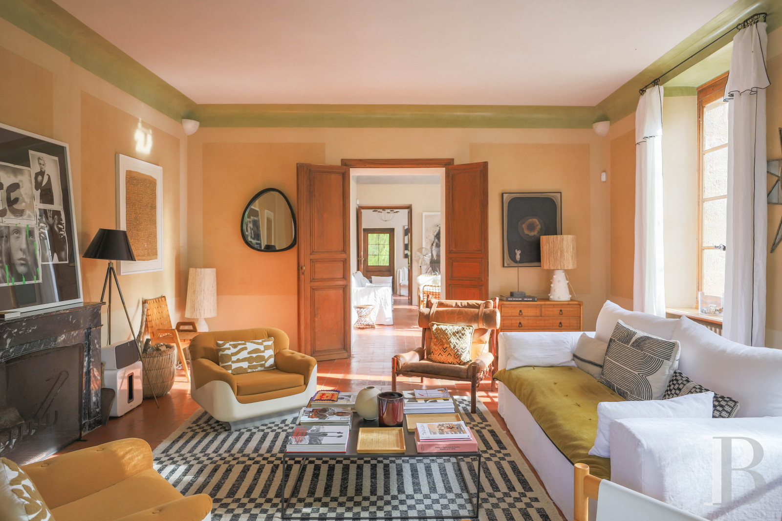 Dans les Alpes-de-Haute-Provence, au sud de Forcalquier, une maison de village traditionnelle et audacieuse - photo  n°12